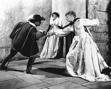 At Sword's Point 1952 Maureen O'Hara sword fight scene 8x10 inch photo