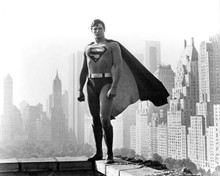Christopher Reeve iconic 1978 Superman pose against New York skyline 8x10 photo