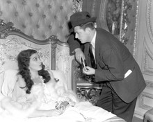 Gone With The Wind director Victor Fleming talks to Vivien Leigh 8x10 photo