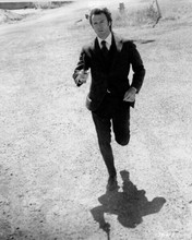 Clint Eastwood running holding gun 1971 Dirty Harry 8x10 inch photo