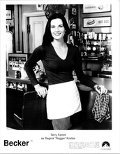 Terry Farrell as waitress Regina in 1998 Becker TV series 8x10 inch photo