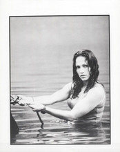 Jennifer Lopez in sleeveless shirt pulling on rope in water 8x10 inch photo
