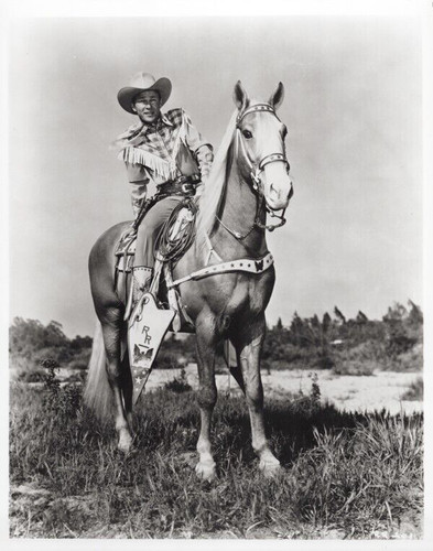 Roy Rogers sits atop his horse Trigger 8x10 inch photo - The Movie Store