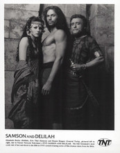 Samson and Delilah 1996 Elizabeth Hurley Eric Thai Dennis Hopper 8x10 inch photo