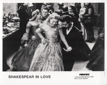Shakespear in Love Gwyneth Paltrow Joseph Fiennes dancing 8x10 inch photo