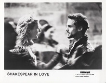 Shakespear in Love 1998 Gwyneth Paltrow Joseph Fiennes 8x10 inch photo