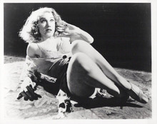 Fay Wray recoils in fright in scene from King Kong 8x10 inch photo
