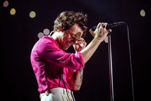 Harry Styles live in concert 8x10 inch photo smiling in pink shirt