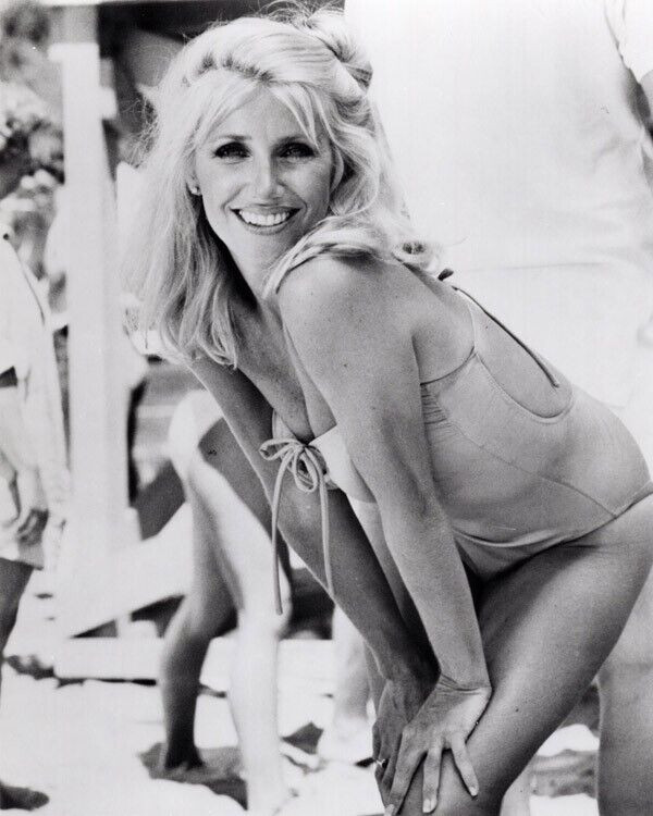 Suzanne Somers smiling pose in swimsuit for 1978 TV movie Zuma