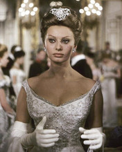 Sophia Loren looks beautiful in white gown and gloves 8x10 inch photo