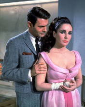 The V.I.P.'s Elizabeth Taylor beguiling in pink dress Louis Jourdan 8x10 photo