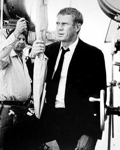 The Getaway 1972 Steve McQueen on set holding shotgun in paper 8x10 ...