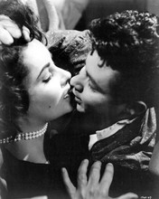Butterfield 8 1960 torrid kiss Elizabeth Taylor & Eddie Fisher 8x10 inch photo