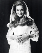 Lynn Anderson 1970's Rose Garden country superstar 8x10 inch photo