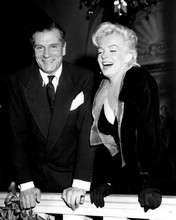 Marilyn Monroe & Laurence Olivier smile for press Prince & Showgirl 8x10 photo