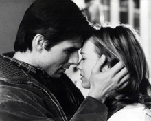 Jerry Maguire 1996 Tom Cruise embraces Renee Zellweger 8x10 inch photo