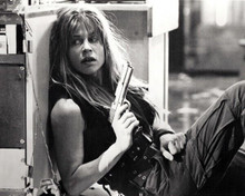 Linda Hamilton holding gun taking cover Terminator 2 Judgment Day 8x10 photo