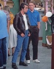 Happy Days vintage 8x10 inch photo Henry Winkler & Ron Howard in Arnold's