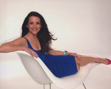 Kristin Davis relaxes on retro style chair Sex & The City vintage 8x10 photo