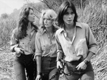 Charlie's Angels Jaclyn Farrah & Kate in chains on the run 8x10 inch photo