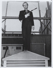 David McCallum poses on rooftop Man From UNCLE vintage 8x10 inch photo