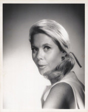 Elizabeth Montgomery 1960's classic Samantha pose Bewitched vintage 8x10 photo