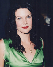 Lauren Graham Gilmore Girls star poses for press cameras vintage 8x10 inch photo