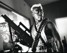 Wesley Snipes in action with machine gun 1993 Demolition Man 8x10 inch photo