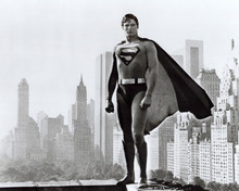 Christopher Reeve 1978 as Superman poses againt Manhattan backdrop 8x10 photo