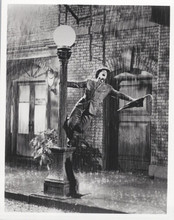 Singin' in The Rain Gene swings from lamp post vintage 8x10 inch photo