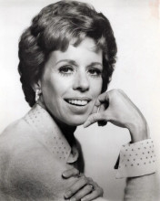 Carol Burnett gives lovely smile Carol Burnett Show era 8x10 inch photo