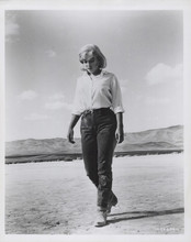 Marilyn Monroe in between takes in Nevada desert The Misfits 8x10 inch photo