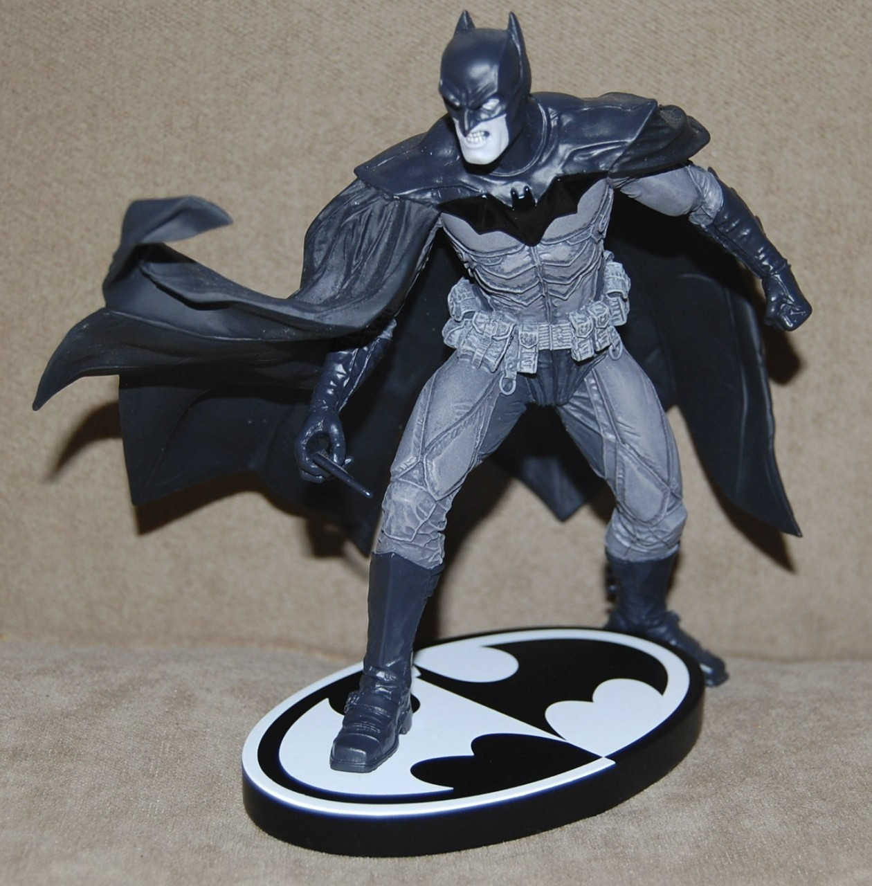 Kotobukiya Batman ARTFX Statua 1/6 PVC – Versione Costume Nero (Jim Lee), 28 Cm, Collezione DC Comics
