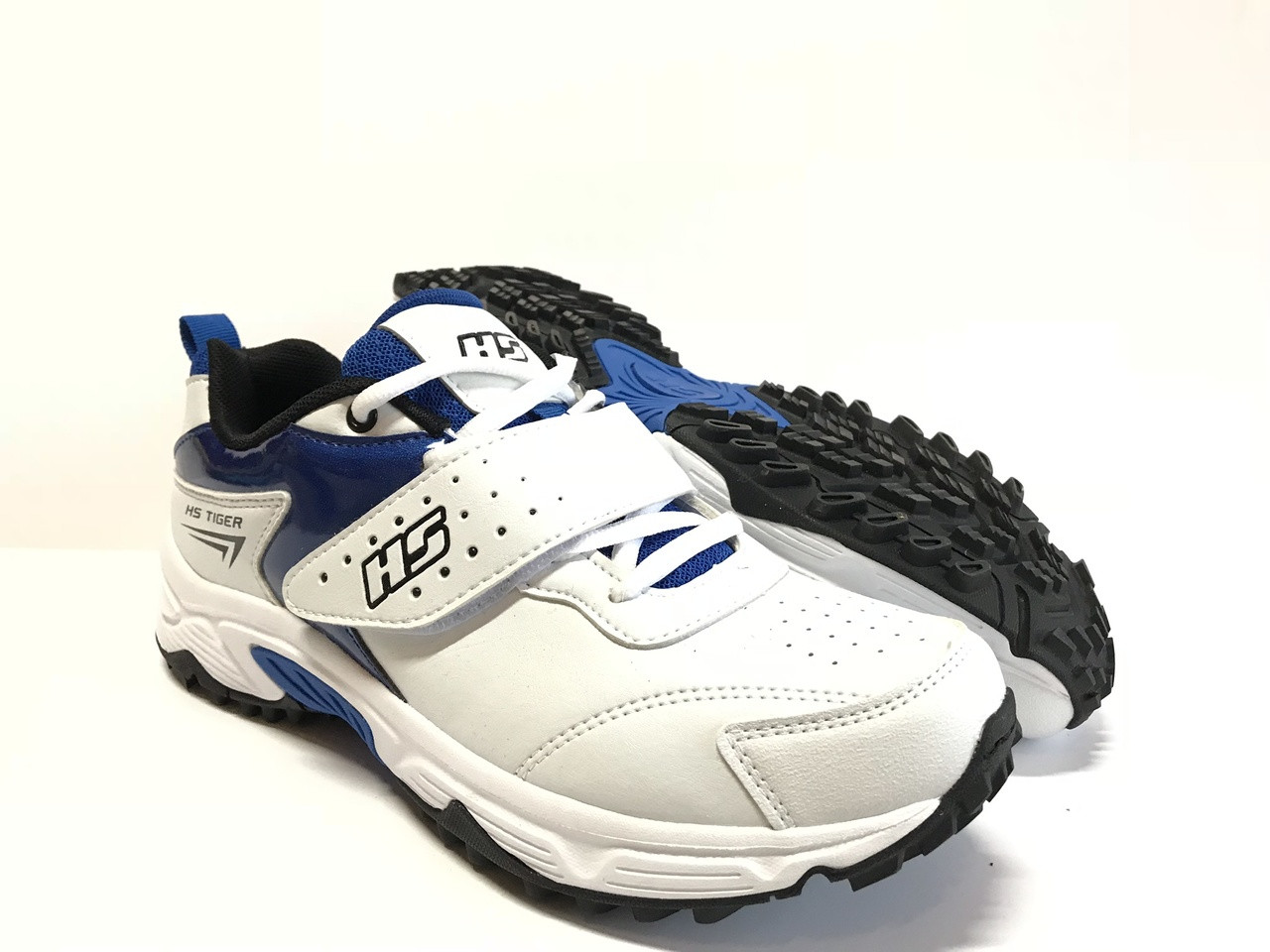 sports shoes for cricket