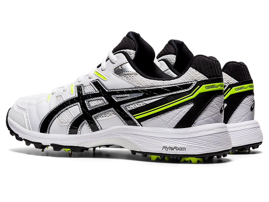 asics studs shoes