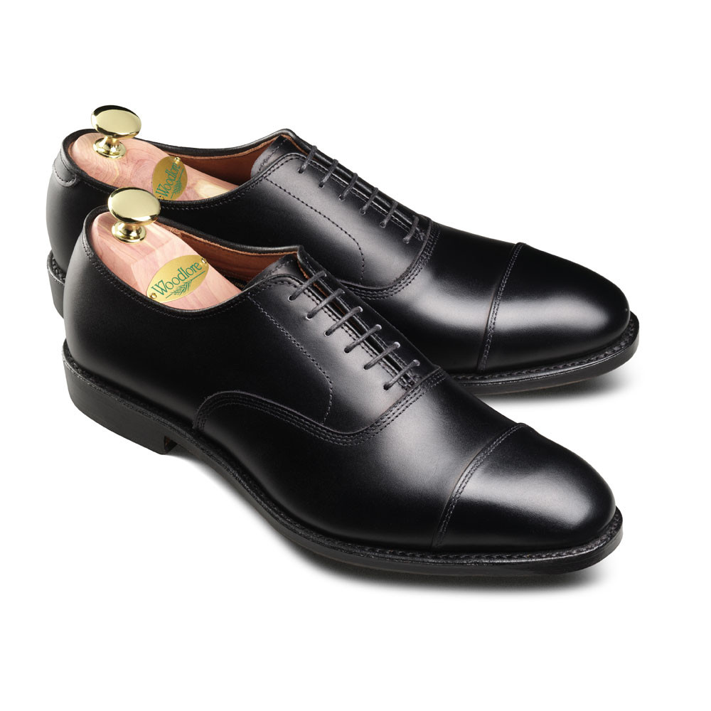 bass shoe trees