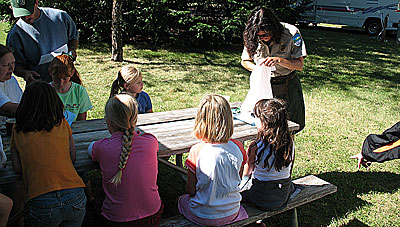 kids-eating-in-the-camp.jpg