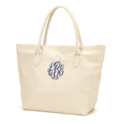 Crème Purse
Master Circle Monogram Font
Navy Thread