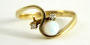 9ct Gold Ring Set with Opal and Diamond Chip Shoulders  Size M 1/2