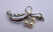  Vintage 1950s 60s  Hallmarked 925 Sterling Silver and Pearl Brooch