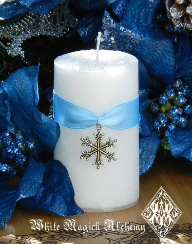Diamond Snowflake Holiday Pillar Candle . Warm Winter Sugared Vanilla