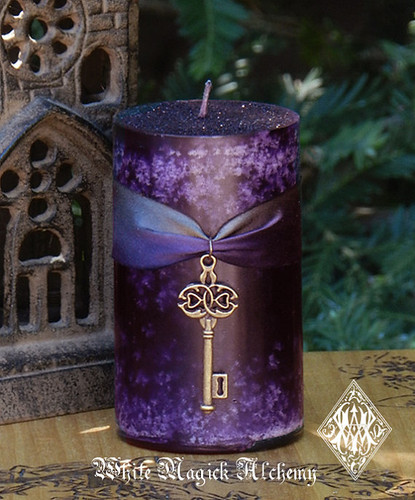 Key to the Crossroads Hekate Magic Candle About