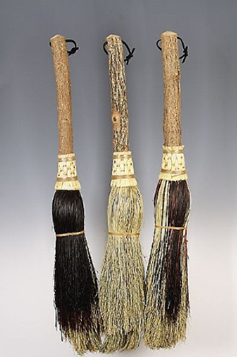 Round Hearth Broom ~ Mini Witches Besom ~ Black