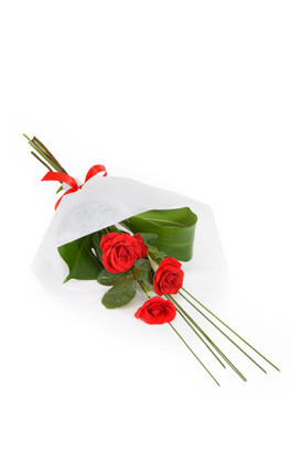 Three red roses a great gift for send to your beloved ones in Sweden.