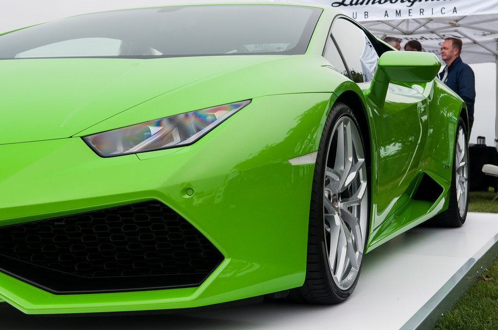 Green Lamborghini Hurucan